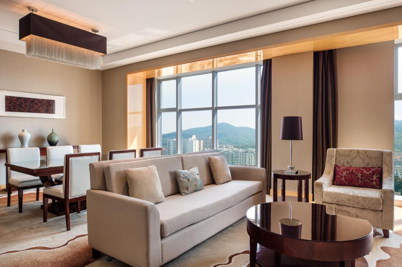 Sheraton Zhenjiang Hotel Bagian luar foto