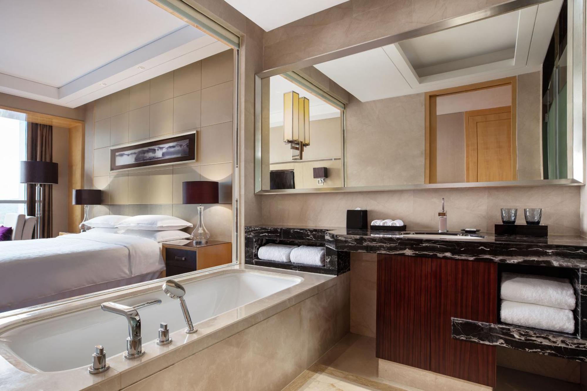 Sheraton Zhenjiang Hotel Bagian luar foto