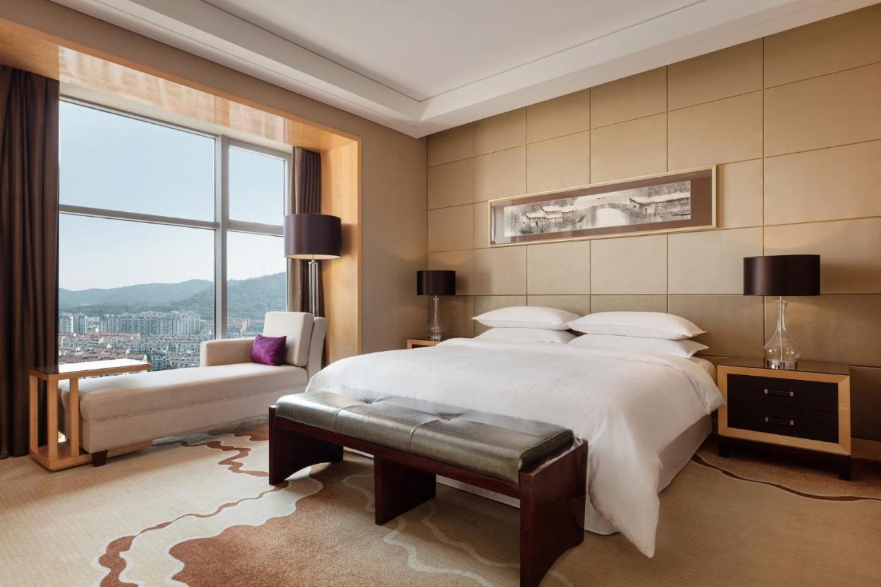Sheraton Zhenjiang Hotel Bagian luar foto